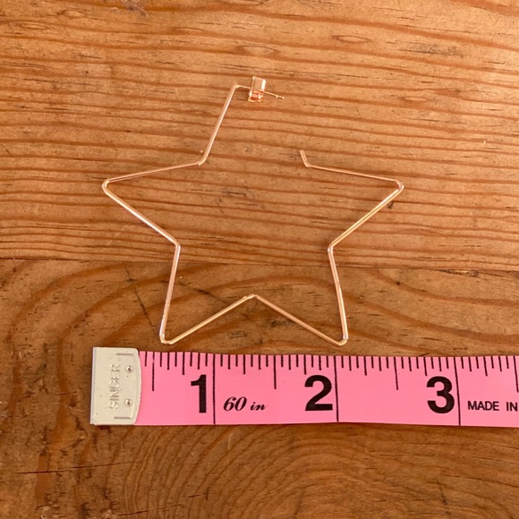 💓 Star Hoop Earrings - Picture 3 of 3